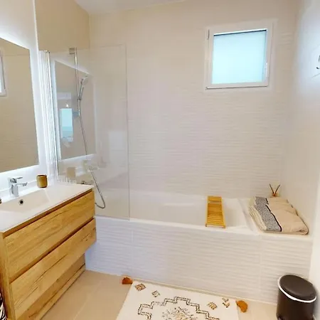 Spendide Confort, Archipel T4 En Bord De Plage, Avec Grande Terrasse Amenagee,spa Et Parking Prive